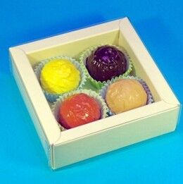 4er Pralinen Verpackung doppelwandig mit transparentem Deckel.