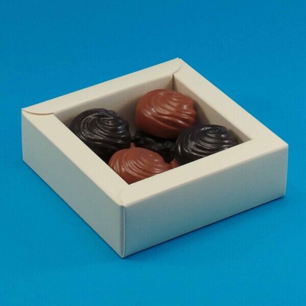 Pralinen Schachtel für 4 Stück aus Creme farbigem Karton Doppelwandig zum selber falten.