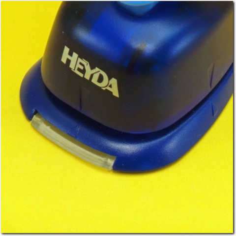 Markierungen für genaues plazieren des Tauben Stanzwerkzeuges.