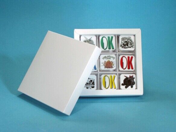 Kartonmagnet mit Verpackung.
