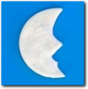 Mond aus nachleuchtender Modelliermasse.