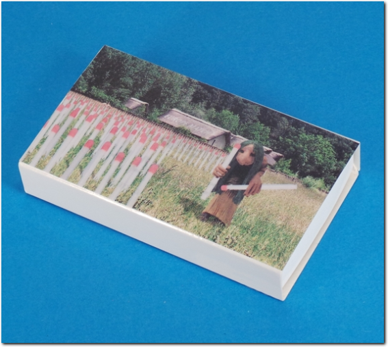 Zündholzschachtel mit Grafik beklebt.